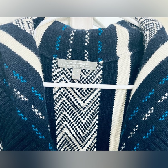 Neiman Marcus Navy and White Cashmere Cardigan - Picture 2 of 4